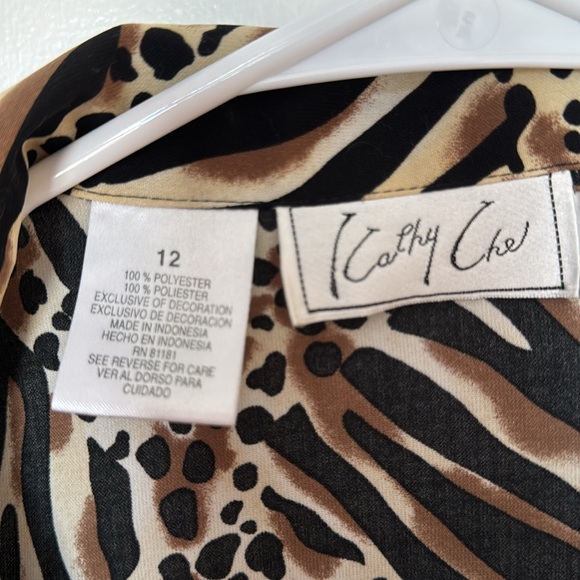 Animal Print 3/4 length Blouse - Picture 2 of 6